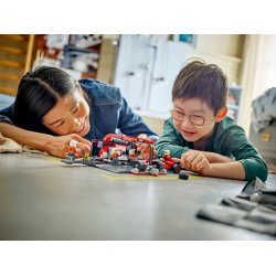  F1�-pitstop og pitcrew med Ferrari-bil