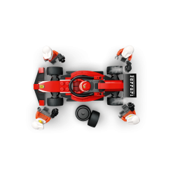  F1�-pitstop og pitcrew med Ferrari-bil