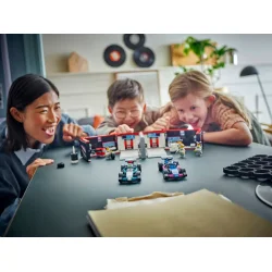 F1-garage: Mercedes-AMG og Alpine-biler