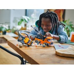 Stort bj�rgningsk�ret�j med kran