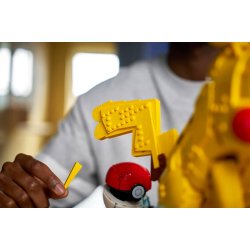Pikachu og Pok� Ball