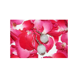 reringe med perle af sten i hvid