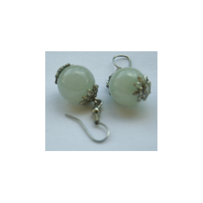 reringe med perle af sten i hvid