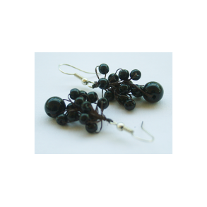 reringe lange med sorte perler