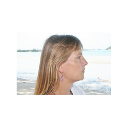 reringe lange med lyserde perler af sten