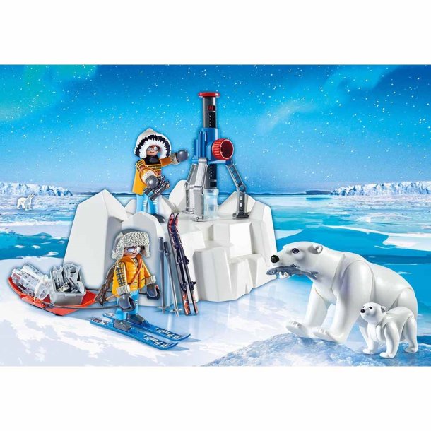 Arctic Explorers with Polar Bears 9056