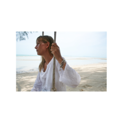 Armbnd m. ferskvandlignende hvide perler