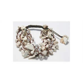 Hndlavet armbnd med flotte perler af sten.