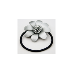 Hrelastik med lder blomst i slv.