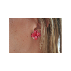 Flotte hndlavede reringe med lder blomst i rd.