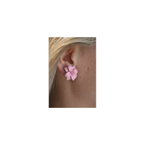 Flotte hndlavede reringe med lder blomst i rosa.