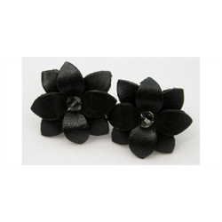 Flotte hndlavede reringe med lder blomst i sort.